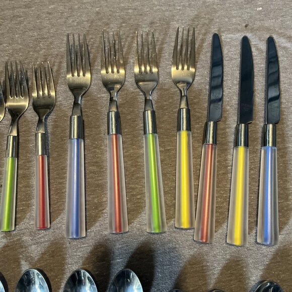 Oneida 20 Piece Flatware Set FROST SORBET Red Blue Green Yellow - Picture 5 of 6